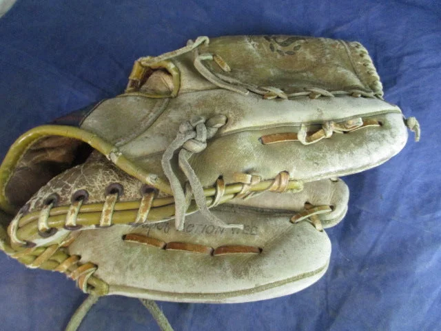 Best baseball gloves for competitive playUsed Vintage Spalding Glove 42-3421 Super Action Web