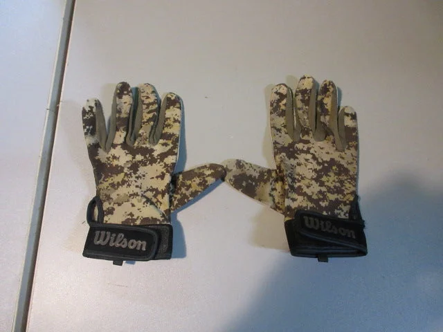 Baseball glove clearance salesUsed Wilson Camo Youth Small Batting Gloves