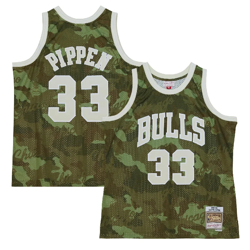 Custom basketball jerseys with contrasting colorsScottie Pippen Chicago Bulls Hardwood Classics 1997/98 Ghost Green Swingman Basketball Jersey - Camo